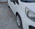 Белый Киа Рио, объемом двигателя 1.2 л и пробегом 203 тыс. км за 5600 $, фото 2 на Automoto.ua