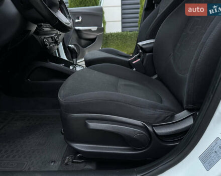 Білий Кіа Ріо, об'ємом двигуна 1.59 л та пробігом 163 тис. км за 8200 $, фото 28 на Automoto.ua