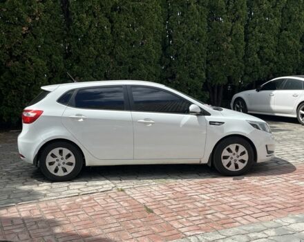 Белый Киа Рио, объемом двигателя 1.4 л и пробегом 279 тыс. км за 7000 $, фото 2 на Automoto.ua