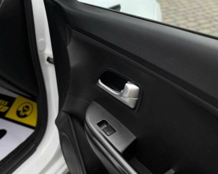 Білий Кіа Ріо, об'ємом двигуна 1.4 л та пробігом 200 тис. км за 6900 $, фото 20 на Automoto.ua