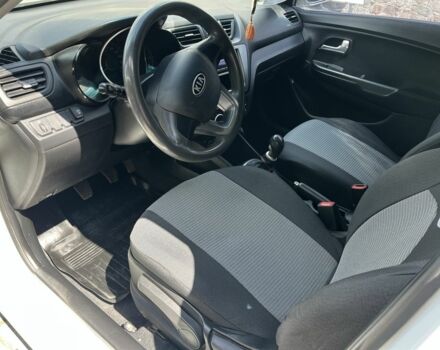 Белый Киа Рио, объемом двигателя 1.4 л и пробегом 279 тыс. км за 7000 $, фото 11 на Automoto.ua
