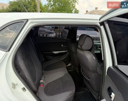 Белый Киа Рио, объемом двигателя 1.6 л и пробегом 173 тыс. км за 7499 $, фото 9 на Automoto.ua
