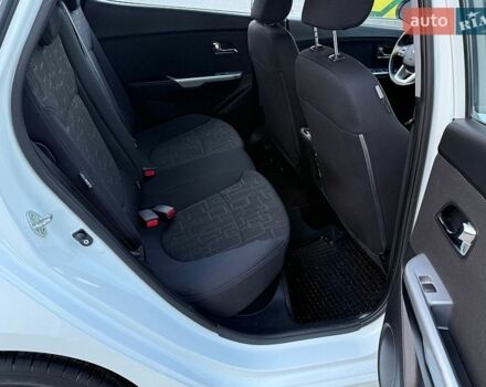 Белый Киа Рио, объемом двигателя 1.59 л и пробегом 28 тыс. км за 10000 $, фото 37 на Automoto.ua