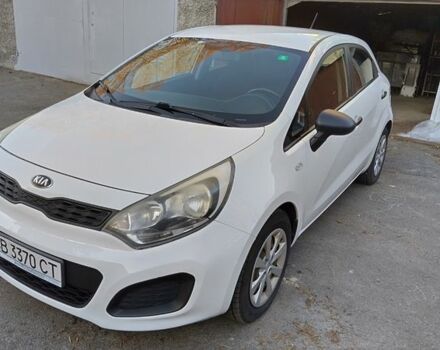 Белый Киа Рио, объемом двигателя 1.2 л и пробегом 203 тыс. км за 5600 $, фото 1 на Automoto.ua
