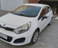 Белый Киа Рио, объемом двигателя 1.2 л и пробегом 203 тыс. км за 5600 $, фото 1 на Automoto.ua