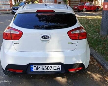 Белый Киа Рио, объемом двигателя 1.12 л и пробегом 250 тыс. км за 4400 $, фото 3 на Automoto.ua
