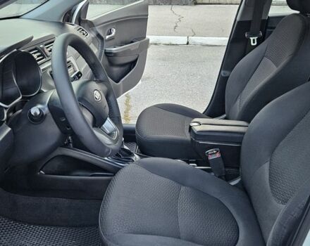 Белый Киа Рио, объемом двигателя 1.4 л и пробегом 105 тыс. км за 6300 $, фото 13 на Automoto.ua