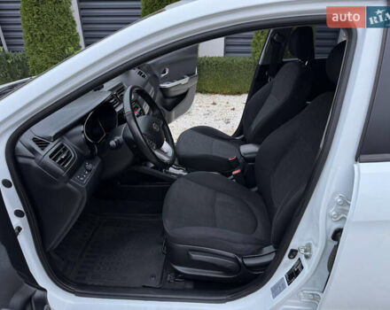 Білий Кіа Ріо, об'ємом двигуна 1.59 л та пробігом 163 тис. км за 8200 $, фото 27 на Automoto.ua