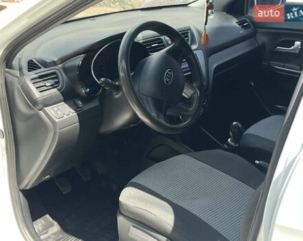 Белый Киа Рио, объемом двигателя 1.4 л и пробегом 279 тыс. км за 7200 $, фото 9 на Automoto.ua