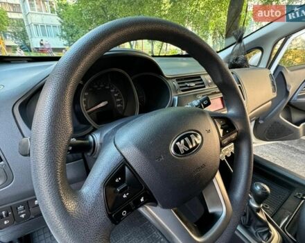 Белый Киа Рио, объемом двигателя 1.25 л и пробегом 144 тыс. км за 7000 $, фото 4 на Automoto.ua