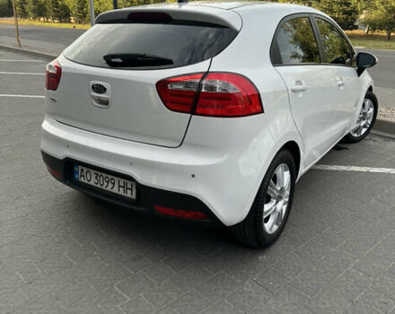 Білий Кіа Ріо, об'ємом двигуна 1.1 л та пробігом 330 тис. км за 6900 $, фото 6 на Automoto.ua