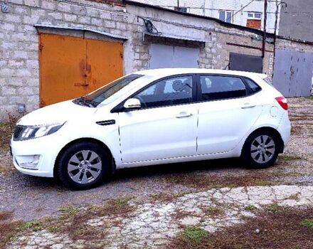Белый Киа Рио, объемом двигателя 1.6 л и пробегом 296 тыс. км за 5500 $, фото 6 на Automoto.ua