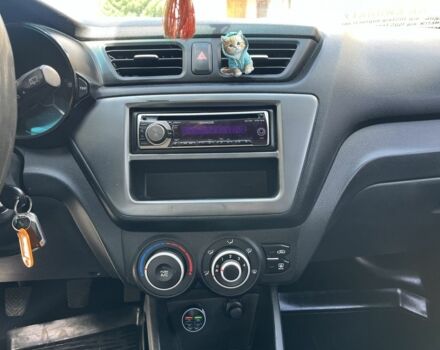 Белый Киа Рио, объемом двигателя 1.4 л и пробегом 279 тыс. км за 7000 $, фото 12 на Automoto.ua