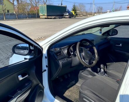 Белый Киа Рио, объемом двигателя 1.4 л и пробегом 102 тыс. км за 6850 $, фото 8 на Automoto.ua