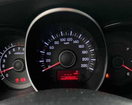 Білий Кіа Ріо, об'ємом двигуна 1.4 л та пробігом 200 тис. км за 6900 $, фото 15 на Automoto.ua