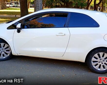 Білий Кіа Ріо, об'ємом двигуна 1.1 л та пробігом 250 тис. км за 4850 $, фото 1 на Automoto.ua