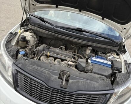 Білий Кіа Ріо, об'ємом двигуна 1.6 л та пробігом 196 тис. км за 7500 $, фото 2 на Automoto.ua