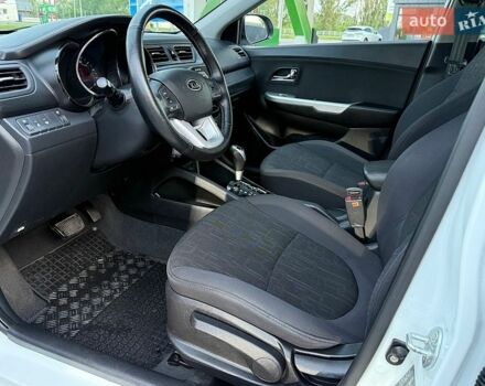 Белый Киа Рио, объемом двигателя 1.59 л и пробегом 28 тыс. км за 10000 $, фото 26 на Automoto.ua