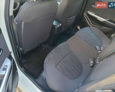Белый Киа Рио, объемом двигателя 1.6 л и пробегом 28 тыс. км за 9500 $, фото 14 на Automoto.ua