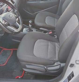 Белый Киа Рио, объемом двигателя 1.2 л и пробегом 203 тыс. км за 5600 $, фото 10 на Automoto.ua