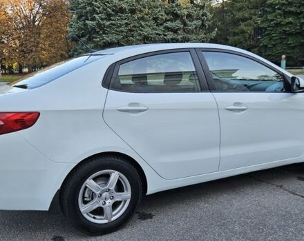 Белый Киа Рио, объемом двигателя 1.4 л и пробегом 105 тыс. км за 6300 $, фото 7 на Automoto.ua