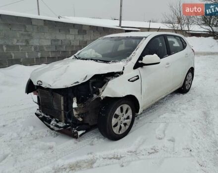 Белый Киа Рио, объемом двигателя 1.59 л и пробегом 185 тыс. км за 4000 $, фото 2 на Automoto.ua