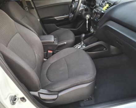 Белый Киа Рио, объемом двигателя 1.6 л и пробегом 185 тыс. км за 7899 $, фото 16 на Automoto.ua