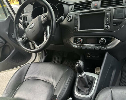 Білий Кіа Ріо, об'ємом двигуна 1.1 л та пробігом 330 тис. км за 6900 $, фото 9 на Automoto.ua