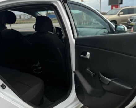 Білий Кіа Ріо, об'ємом двигуна 1.4 л та пробігом 200 тис. км за 6900 $, фото 23 на Automoto.ua
