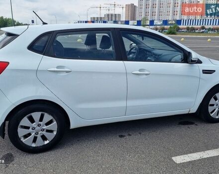 Белый Киа Рио, объемом двигателя 1.59 л и пробегом 137 тыс. км за 8500 $, фото 2 на Automoto.ua