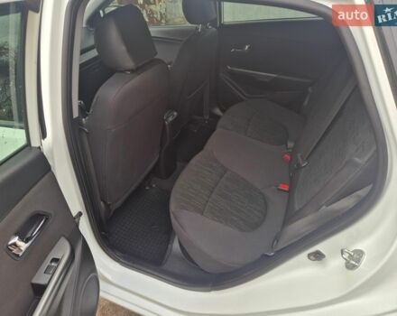 Білий Кіа Ріо, об'ємом двигуна 1.6 л та пробігом 127 тис. км за 8650 $, фото 11 на Automoto.ua