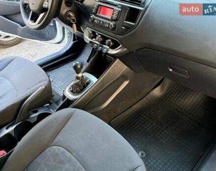 Белый Киа Рио, объемом двигателя 1.25 л и пробегом 144 тыс. км за 7000 $, фото 6 на Automoto.ua
