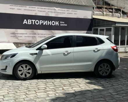 Белый Киа Рио, объемом двигателя 1.4 л и пробегом 279 тыс. км за 7000 $, фото 5 на Automoto.ua