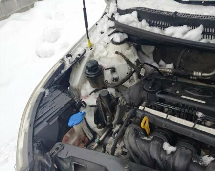 Белый Киа Рио, объемом двигателя 1.59 л и пробегом 185 тыс. км за 4000 $, фото 5 на Automoto.ua