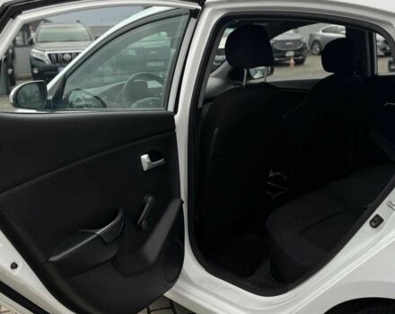 Білий Кіа Ріо, об'ємом двигуна 1.4 л та пробігом 200 тис. км за 6900 $, фото 21 на Automoto.ua