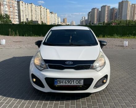 Белый Киа Рио, объемом двигателя 1.4 л и пробегом 247 тыс. км за 8200 $, фото 4 на Automoto.ua
