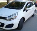 Белый Киа Рио, объемом двигателя 1.12 л и пробегом 250 тыс. км за 4400 $, фото 1 на Automoto.ua