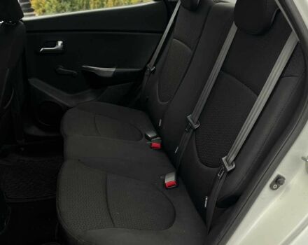 Білий Кіа Ріо, об'ємом двигуна 1.4 л та пробігом 200 тис. км за 6900 $, фото 22 на Automoto.ua