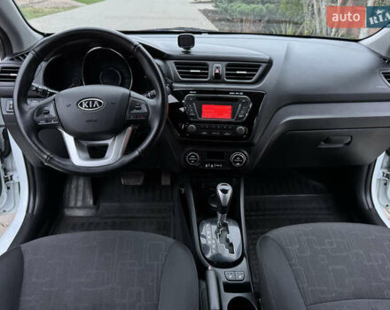Білий Кіа Ріо, об'ємом двигуна 1.59 л та пробігом 163 тис. км за 8200 $, фото 45 на Automoto.ua