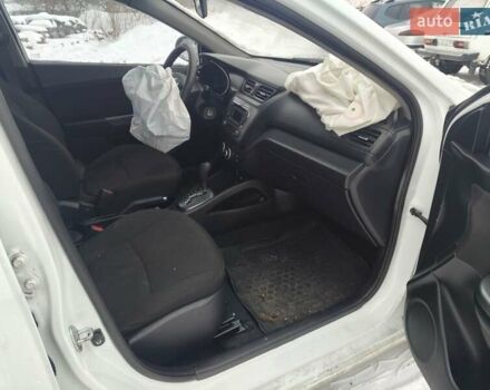 Белый Киа Рио, объемом двигателя 1.59 л и пробегом 185 тыс. км за 4000 $, фото 4 на Automoto.ua
