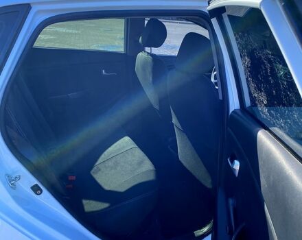 Белый Киа Рио, объемом двигателя 1.4 л и пробегом 102 тыс. км за 6850 $, фото 5 на Automoto.ua