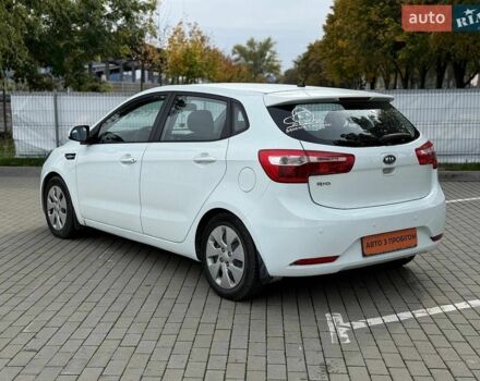 Білий Кіа Ріо, об'ємом двигуна 1.6 л та пробігом 99 тис. км за 8700 $, фото 5 на Automoto.ua
