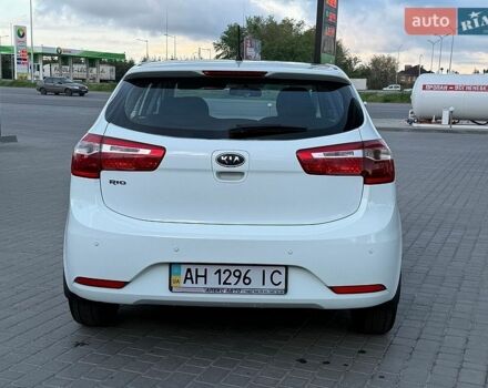 Белый Киа Рио, объемом двигателя 1.59 л и пробегом 28 тыс. км за 10000 $, фото 10 на Automoto.ua