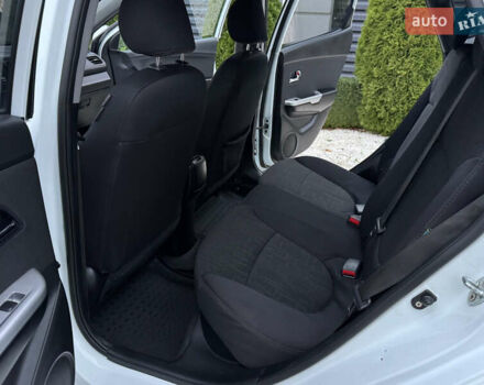 Білий Кіа Ріо, об'ємом двигуна 1.59 л та пробігом 163 тис. км за 8200 $, фото 38 на Automoto.ua