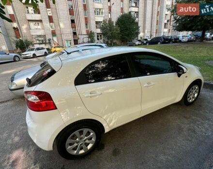 Белый Киа Рио, объемом двигателя 1.25 л и пробегом 144 тыс. км за 7000 $, фото 1 на Automoto.ua