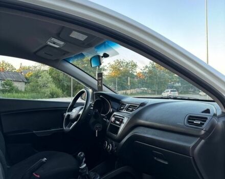 Белый Киа Рио, объемом двигателя 1.4 л и пробегом 330 тыс. км за 5999 $, фото 15 на Automoto.ua