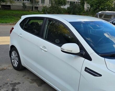 Белый Киа Рио, объемом двигателя 1.6 л и пробегом 299 тыс. км за 5800 $, фото 2 на Automoto.ua