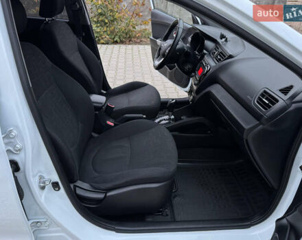 Білий Кіа Ріо, об'ємом двигуна 1.59 л та пробігом 163 тис. км за 8200 $, фото 33 на Automoto.ua