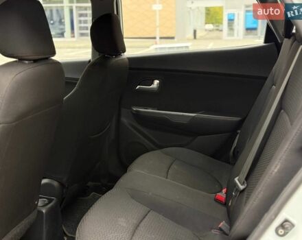 Білий Кіа Ріо, об'ємом двигуна 1.6 л та пробігом 99 тис. км за 8700 $, фото 17 на Automoto.ua