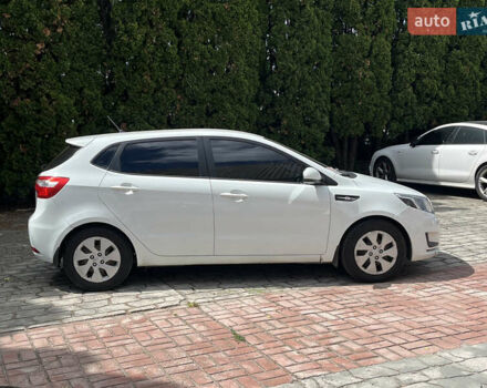 Белый Киа Рио, объемом двигателя 1.4 л и пробегом 279 тыс. км за 7200 $, фото 2 на Automoto.ua